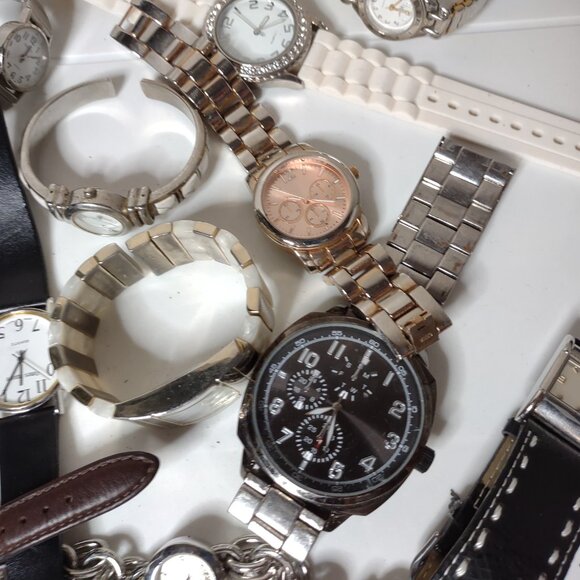 Lot Of Over 25 Untested Watches - Picture 7 of 13